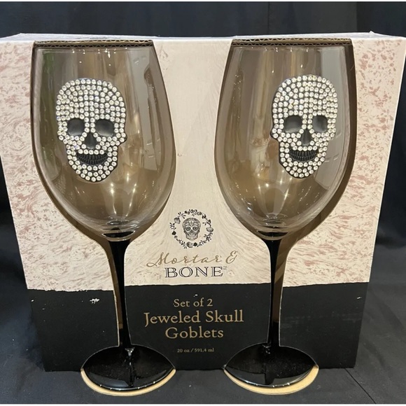 Set of 2 Halloween Skull Rhinestone Wine Glasses New - Picture 2 of 2